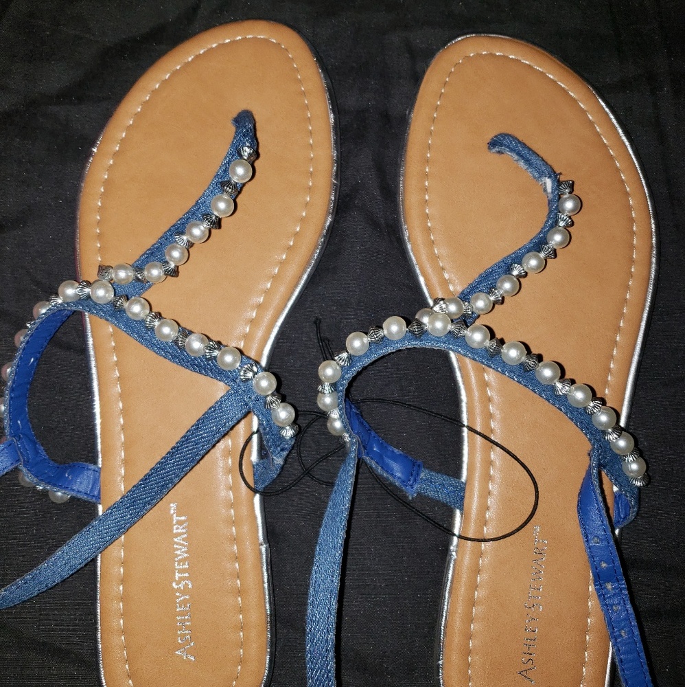 Size 11W womens sandals
